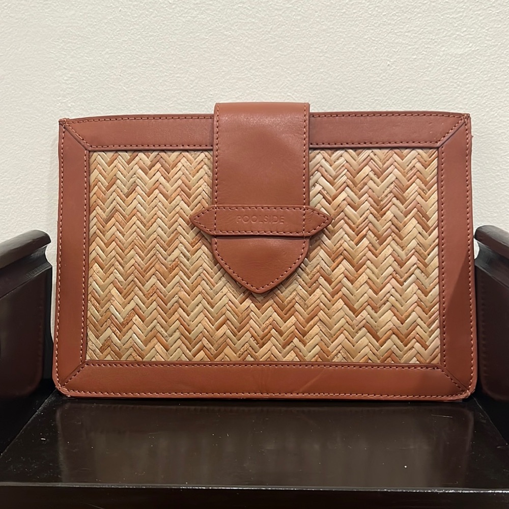 Poolside clutch